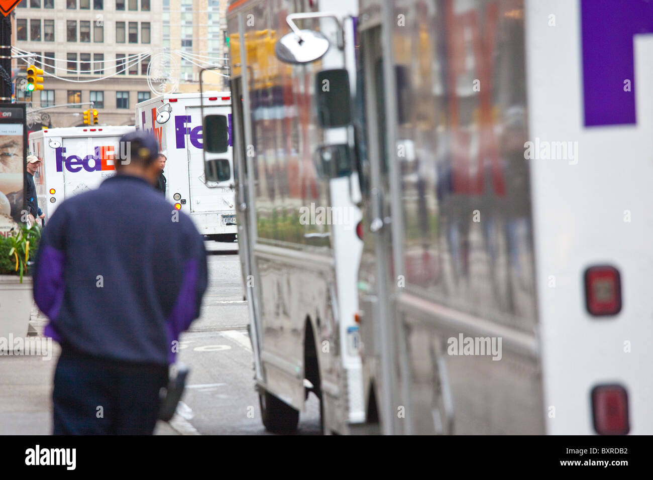Camiones de Fedex en Manhattan, Ciudad de Nueva York Foto de stock