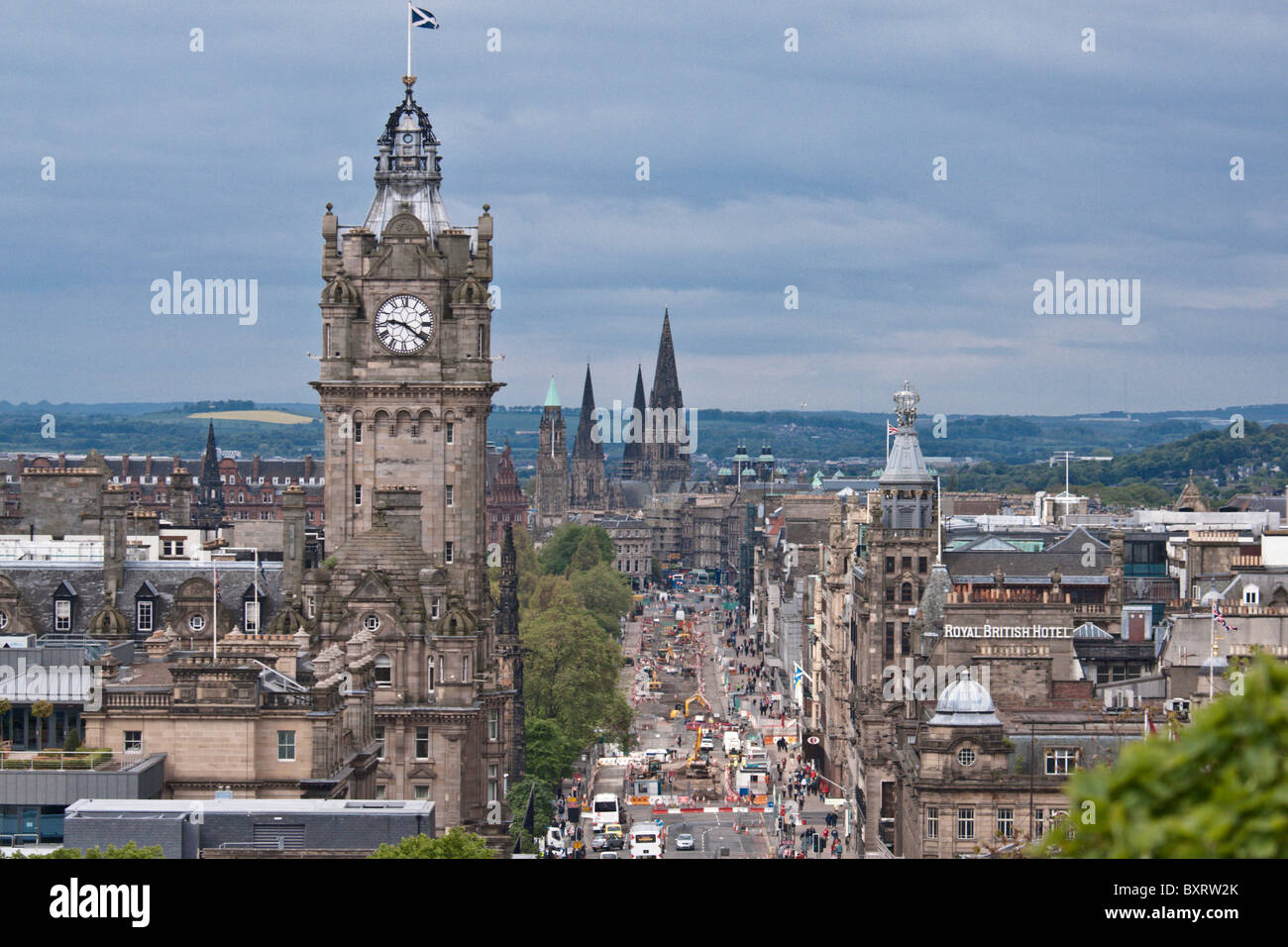 Escocia, Edimburgo, Lothian y las fronteras, la torre del reloj en Princes Street Foto de stock