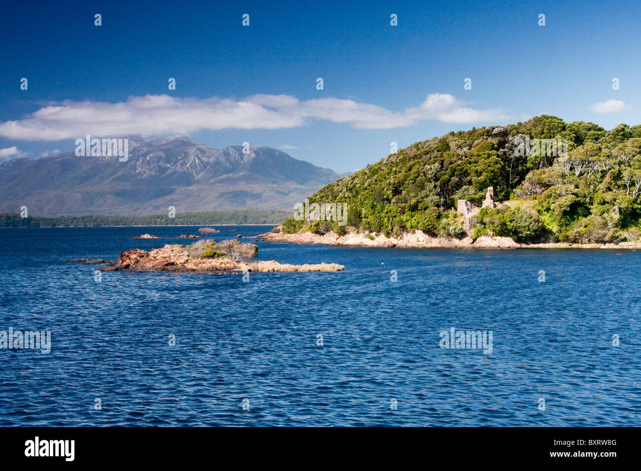Australia, Tasmania, West Coast, Sarah Island, vista de la isla Foto de stock