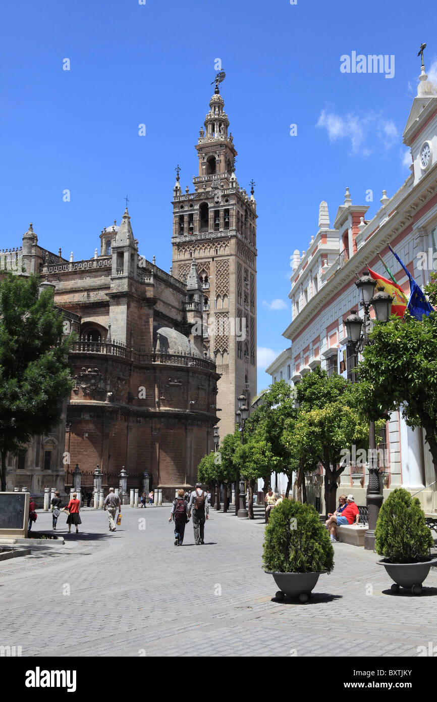 España, Sevilla, la Giralda y la Catedral. Foto de stock