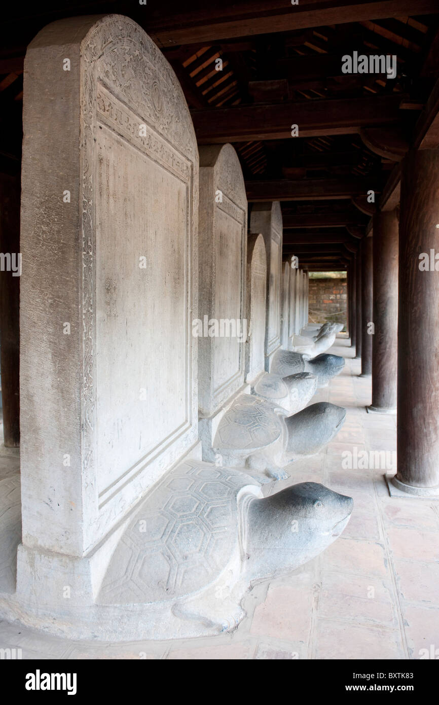 Las estelas de piedra, Templo de la literatura, Hanoi, Vietnam Foto de stock