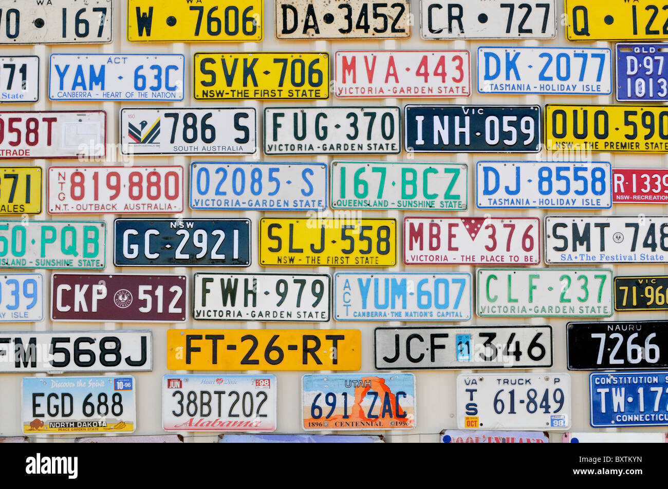 Número de placas en el Roadhouse en Menzies Wa Australia Foto de stock