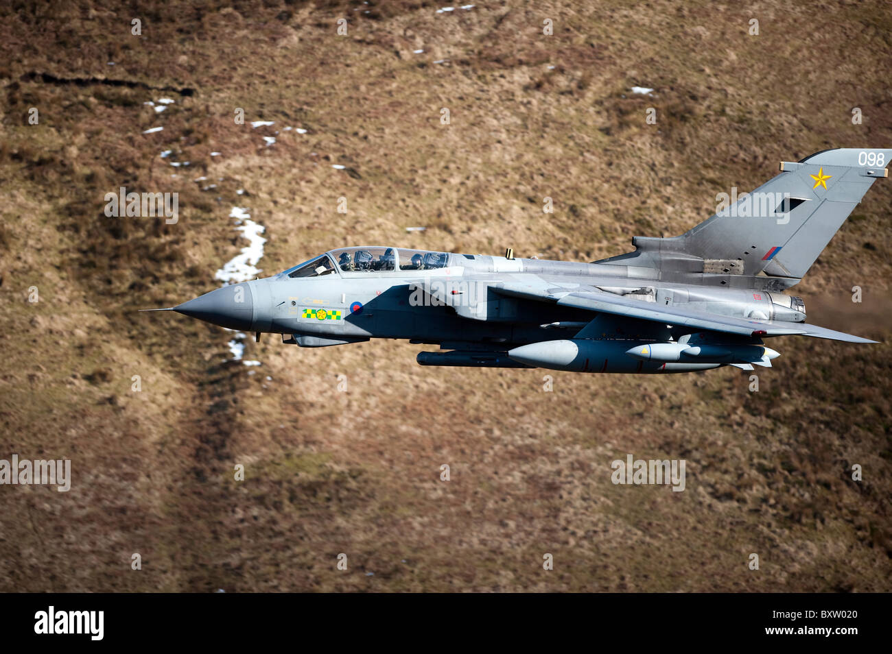 La Fuerza Aérea Real Tornado GR4 durante la mosca baja capacitación en el norte de Gales. Foto de stock