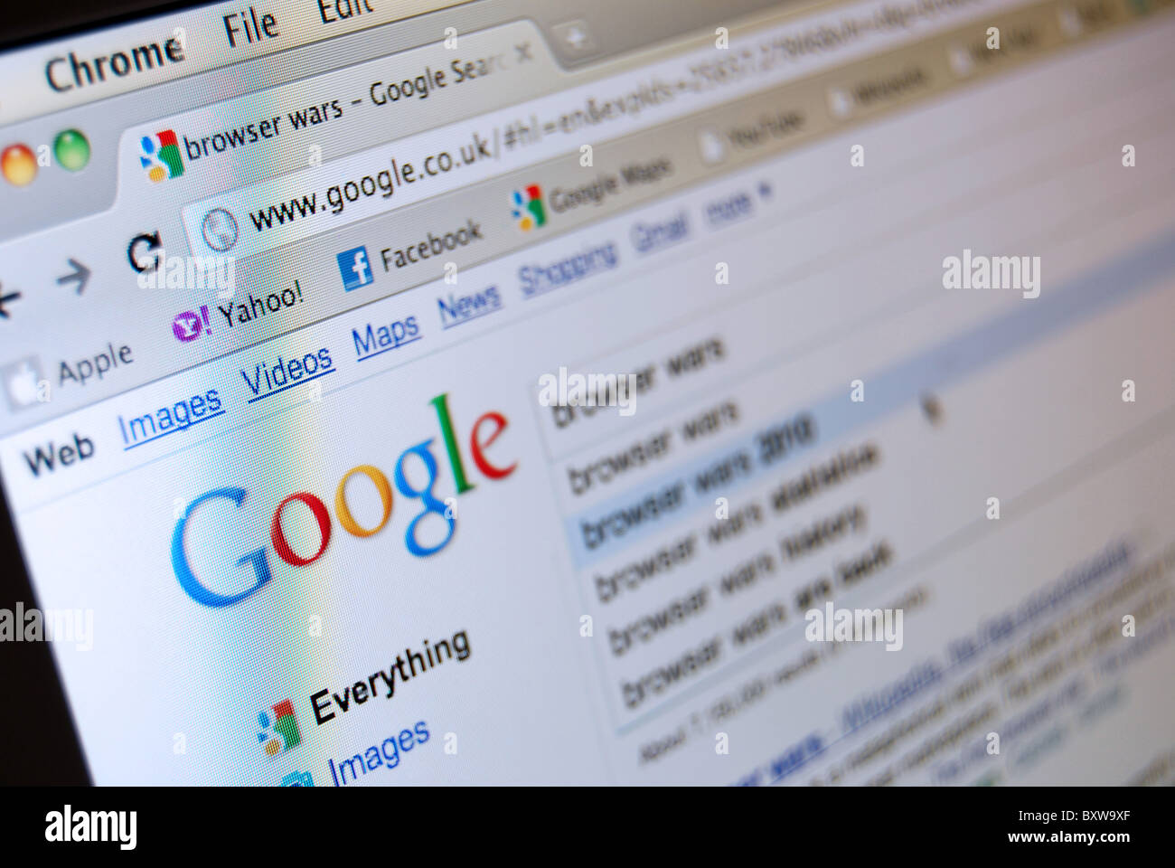 Interpersonal Gasto Paja Ilustración de una foto que muestra el explorador Google Chrome en  conjunción con el motor de búsqueda de Google Fotografía de stock - Alamy