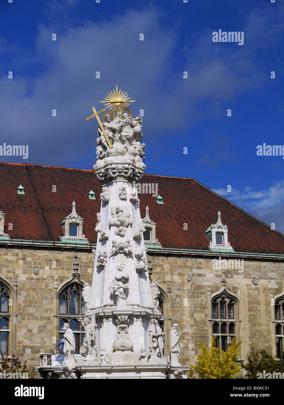 Columna de la santísima Trinidad, en las afueras de St. La Iglesia de San Matías, el distrito del Castillo de Buda, Budapest, Foto de stock