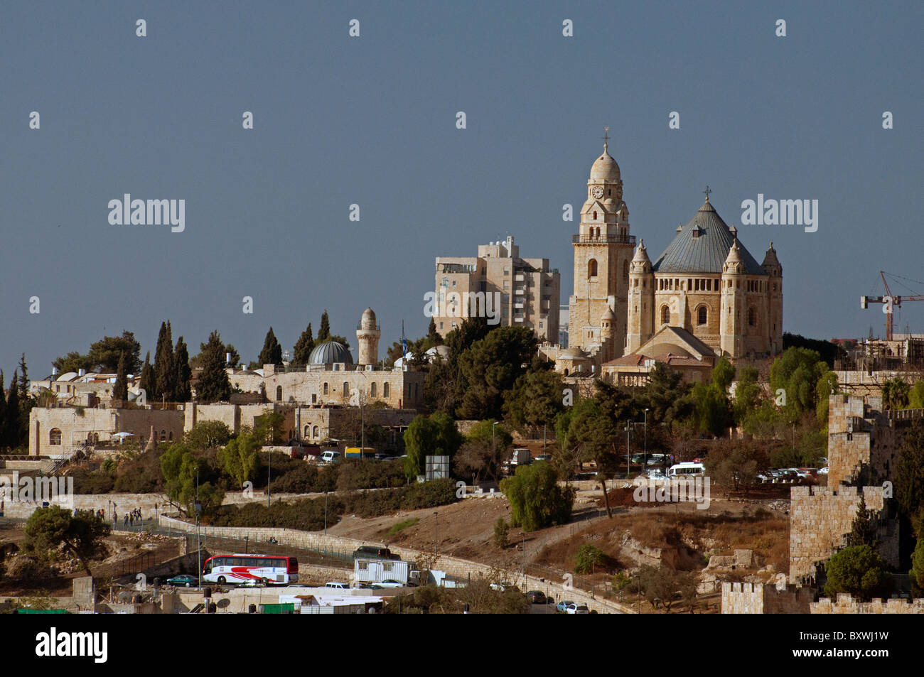 La Dormición Abadía es una estructura masiva sobre el monte de Sión, justo fuera de la Puerta de Sión de Jerusalén. Foto de stock