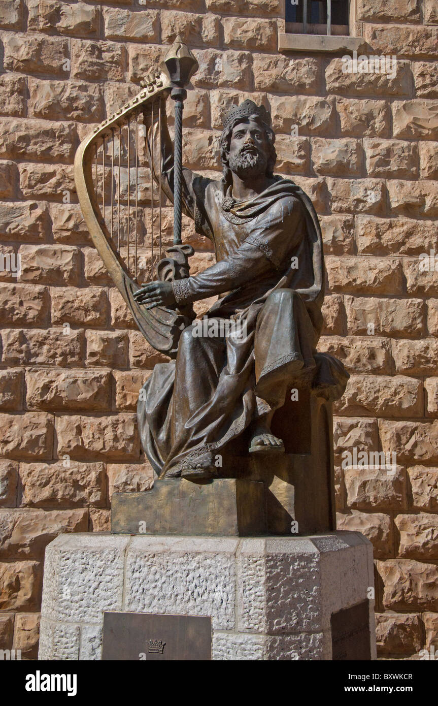 A cuatro metros de la estatua del rey David, en las afueras de la tumba del Rey David en el Monte Sión. Foto de stock