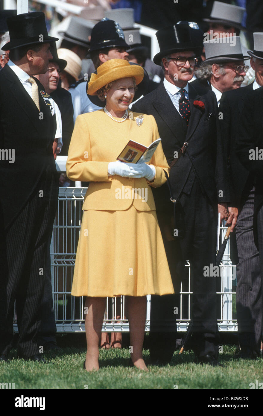 La reina Isabel II en el Epsom Derby carreras, Gran Bretaña Foto de stock