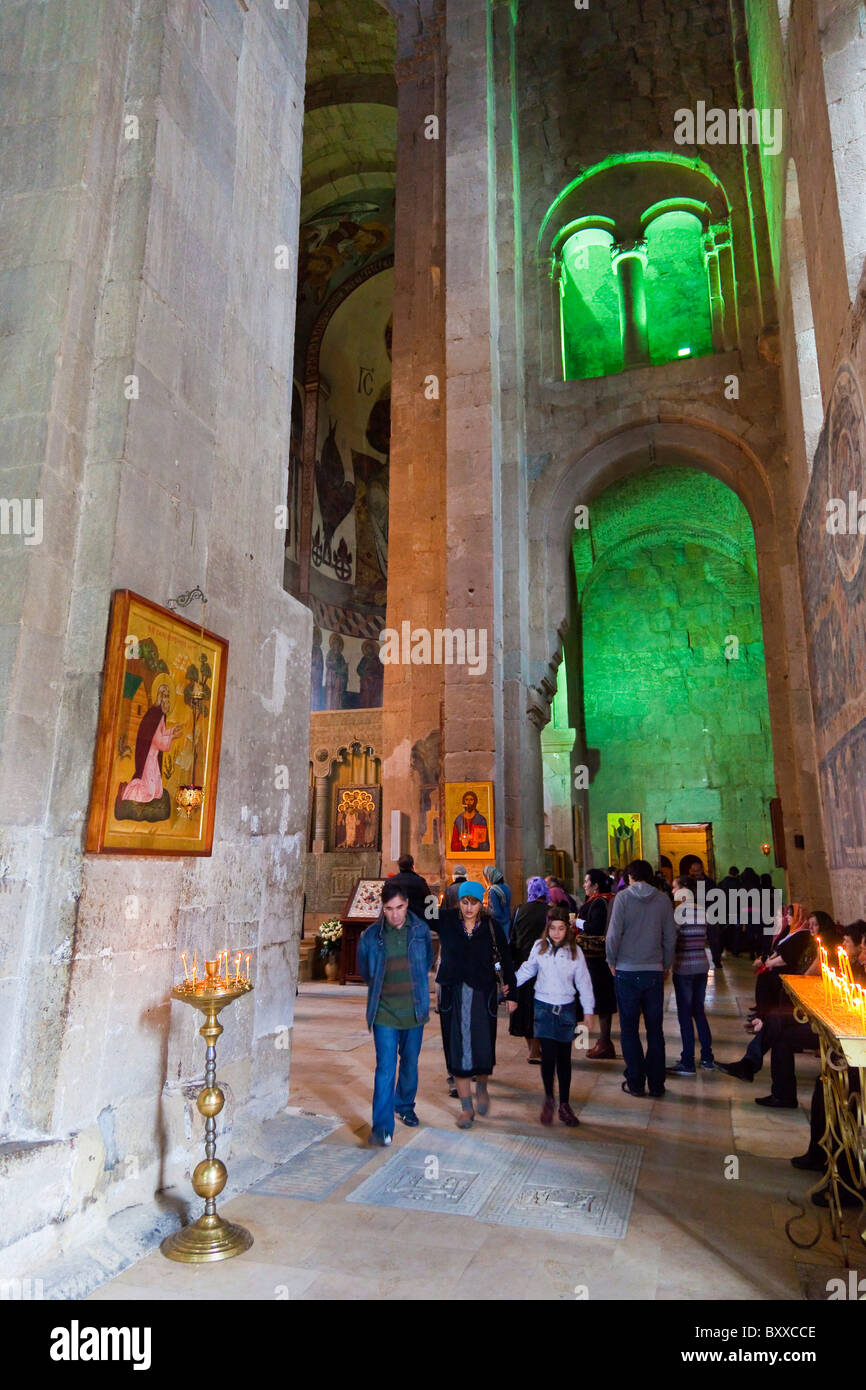 Interior de la Catedral Sveti Tskhoveli Mtskheta, Georgia. JMH4130 Foto de stock