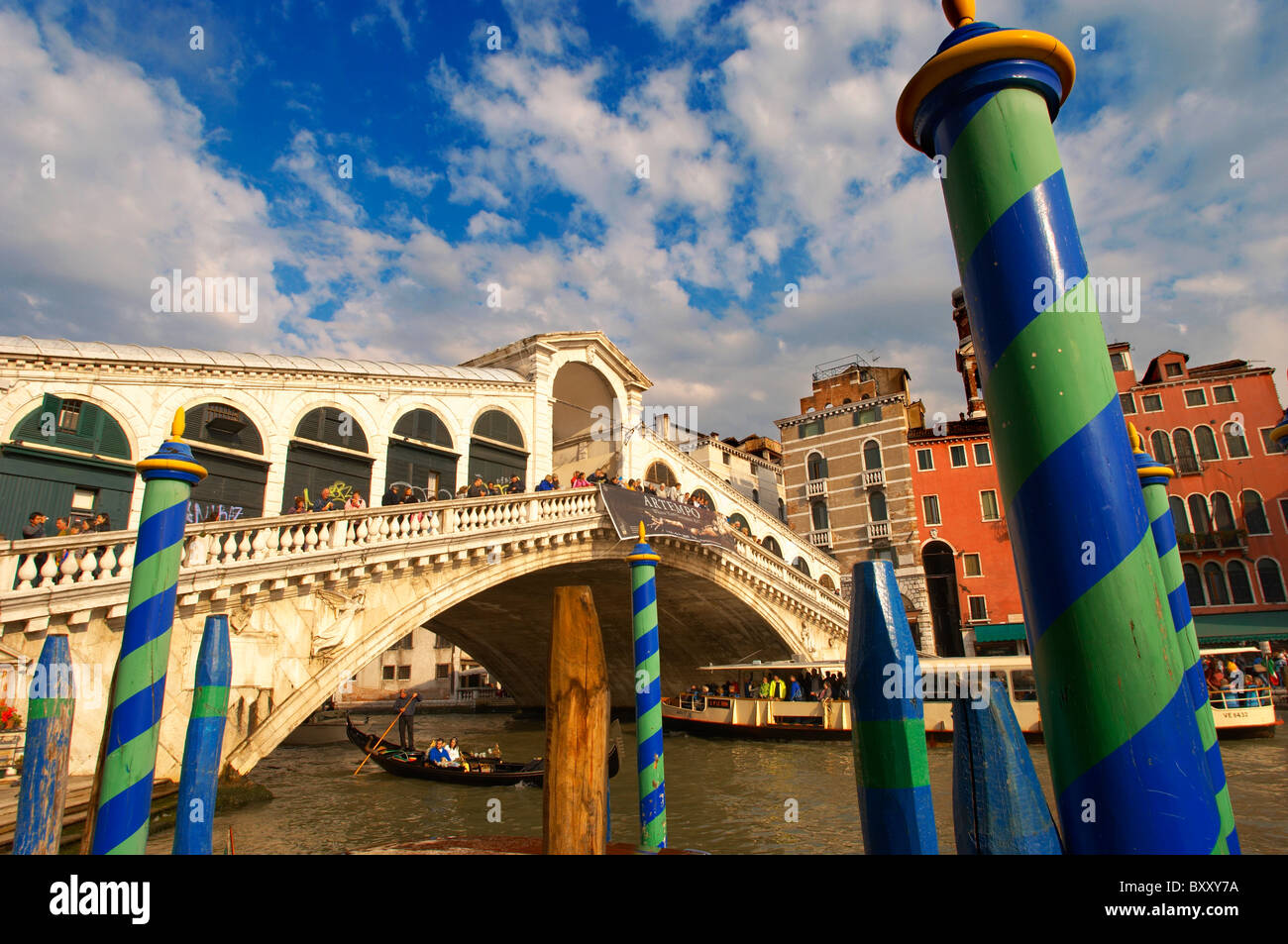 Puente de Rialto - Venecia, Italia Foto de stock