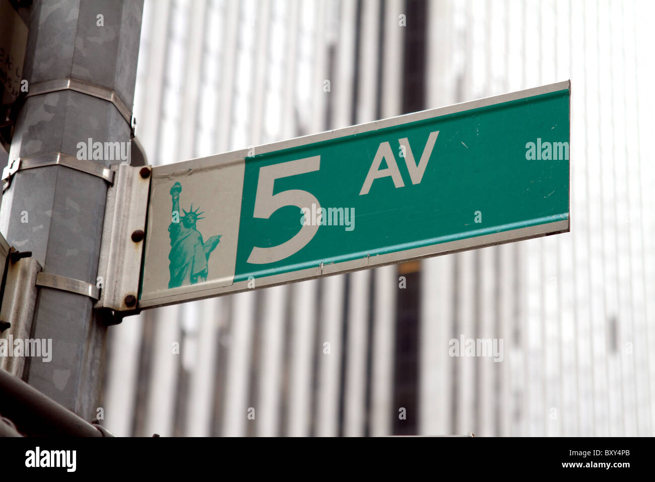 Signo de la calle 5th Avenue en Nueva York, Estados Unidos Foto de stock