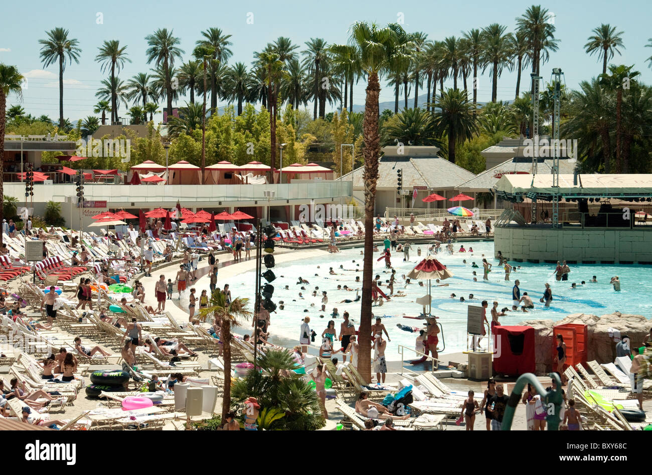 La playa artificial en el Hotel Mandalay Bay, el strip de Las Vegas, EE.UU  Fotografía de stock - Alamy