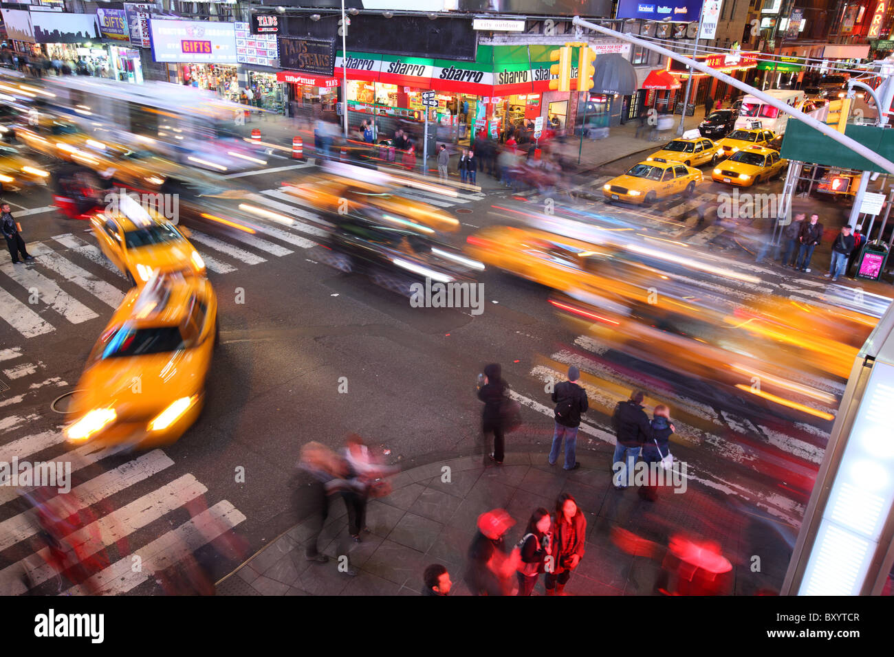 Intersección de calles, Times Square, Manhattan, Ciudad de Nueva York Foto de stock