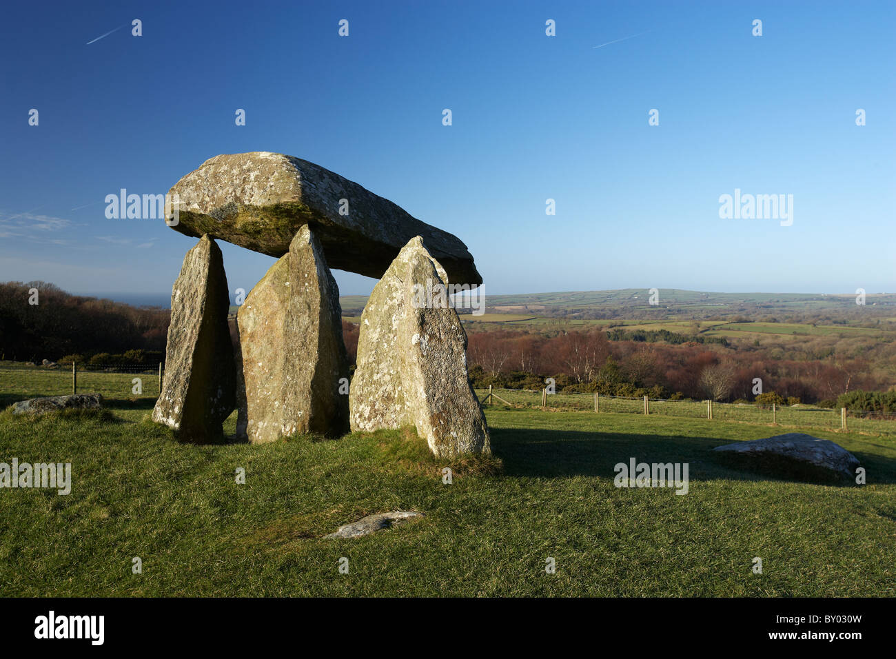 Pentre Ifan, el neolítico, cámara mortuoria, Pembrokeshire, en el oeste de Gales, Reino Unido Foto de stock