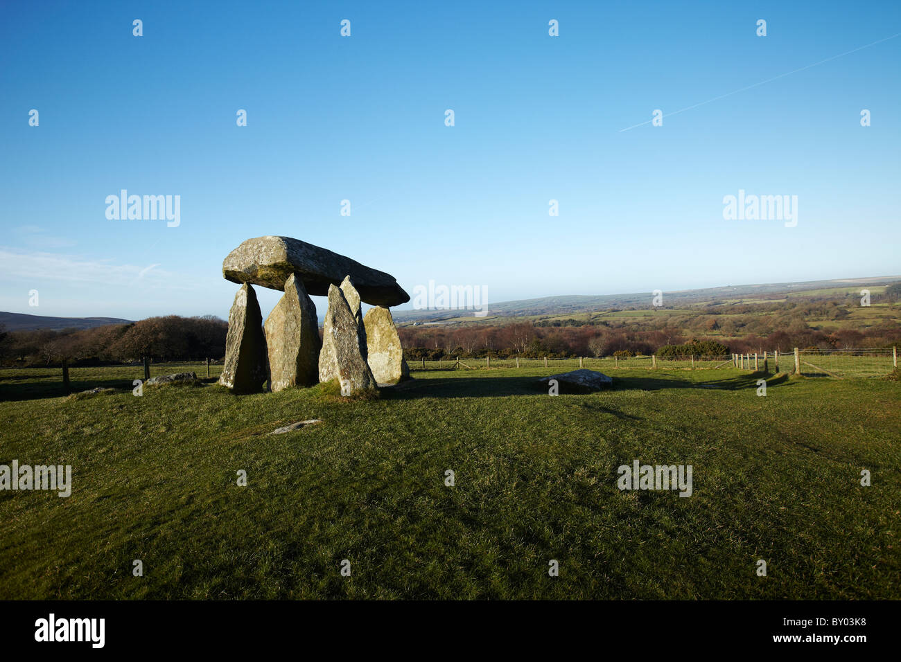 Pentre Ifan, el neolítico, cámara mortuoria, Pembrokeshire, en el oeste de Gales, Reino Unido Foto de stock