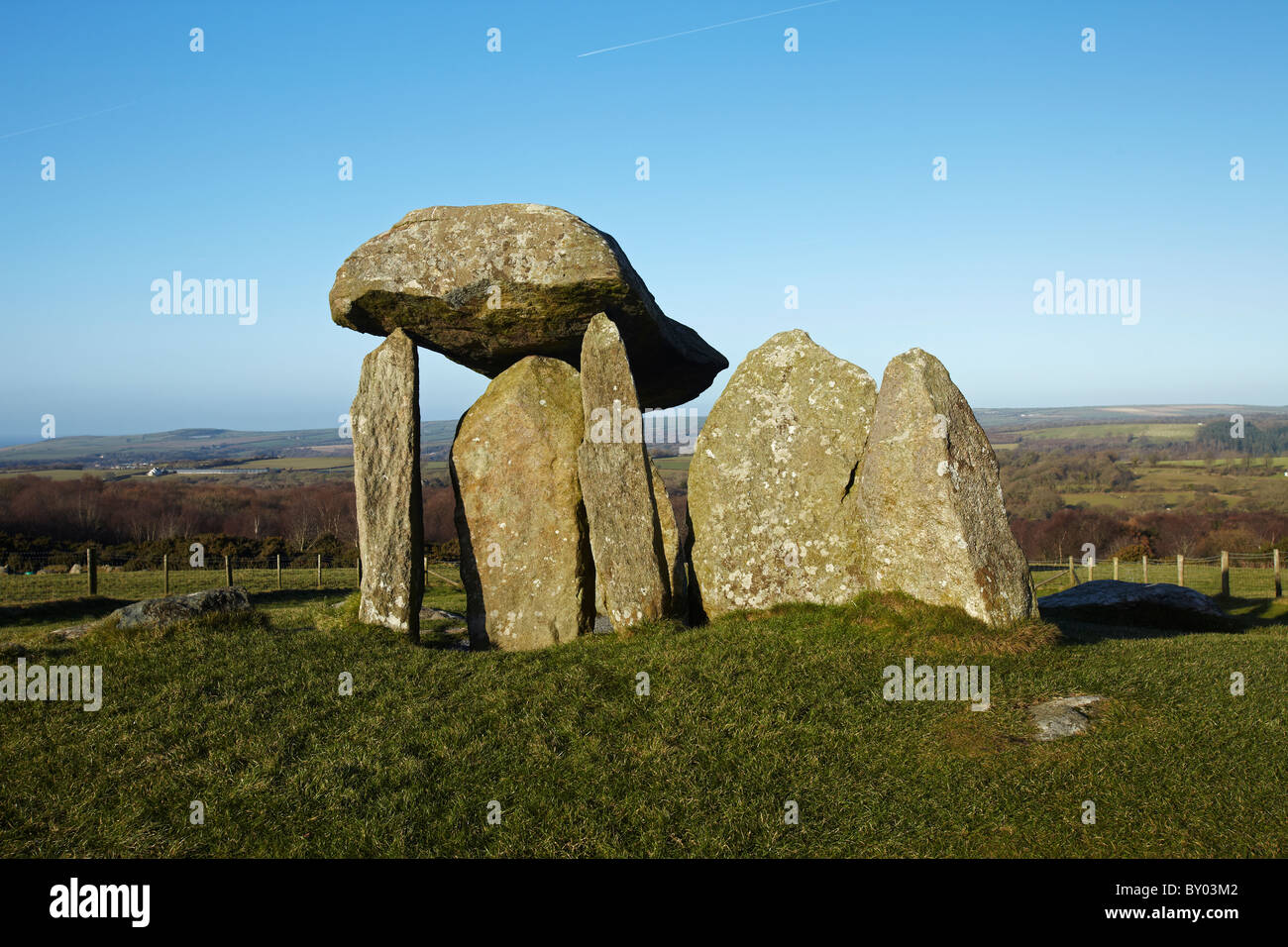 Pentre Ifan, el neolítico, cámara mortuoria, Pembrokeshire, en el oeste de Gales, Reino Unido Foto de stock