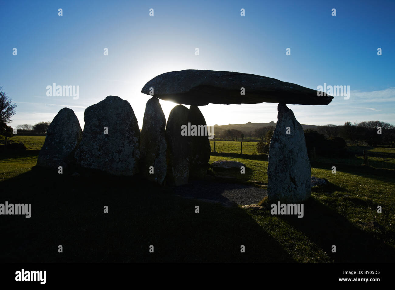 Pentre Ifan, el neolítico, cámara mortuoria, Pembrokeshire, en el oeste de Gales, Reino Unido Foto de stock