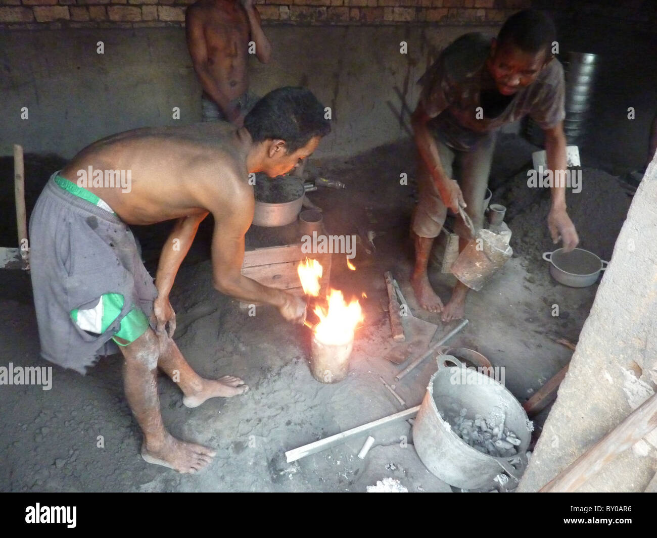 Ollas y sartenes de aluminio fotografías e imágenes de alta resolución -  Alamy