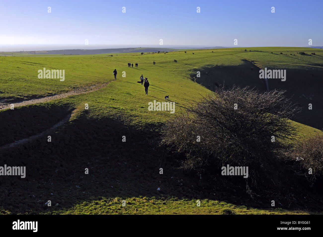 Paseo de domingo - caminar los South Downs Way en demonios Dyke cerca de Brighton Sussex, UK Foto de stock