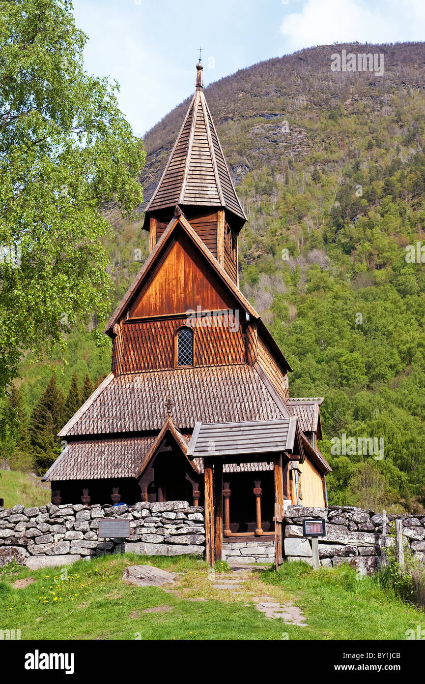 Noruega, Urnes, Stave Iglesia. La más antigua iglesia de duelas de madera en  Noruega. Ahora la UNESCO Fotografía de stock - Alamy