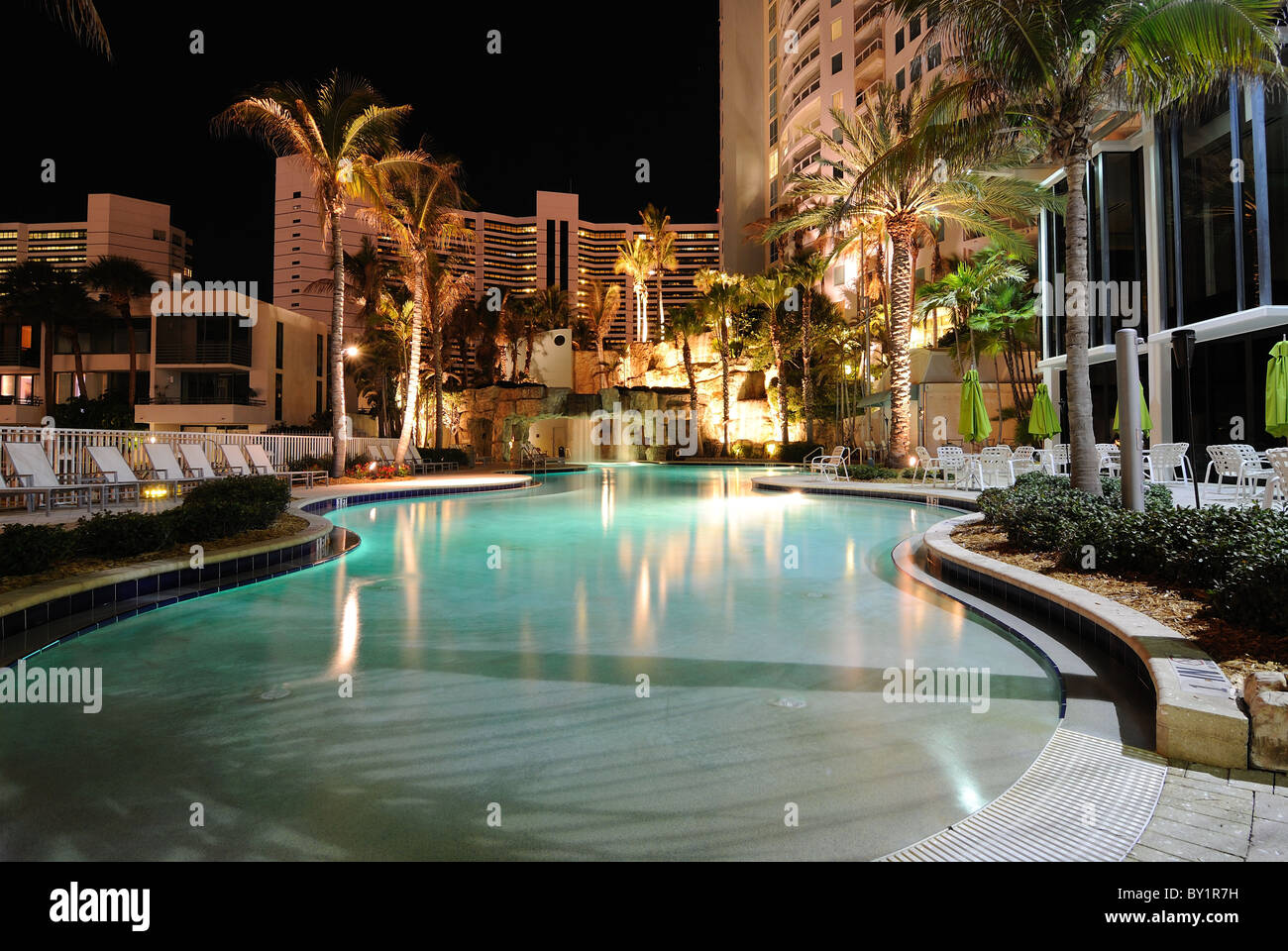 Un resort piscina Foto de stock