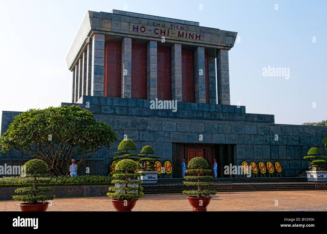Sacrificio Dirigir Dalset Hanoi, Ho Chi Minh mausoleo complejo monumento héroe en Vietnam tumba  histórica entierro con honor del fundador Fotografía de stock - Alamy