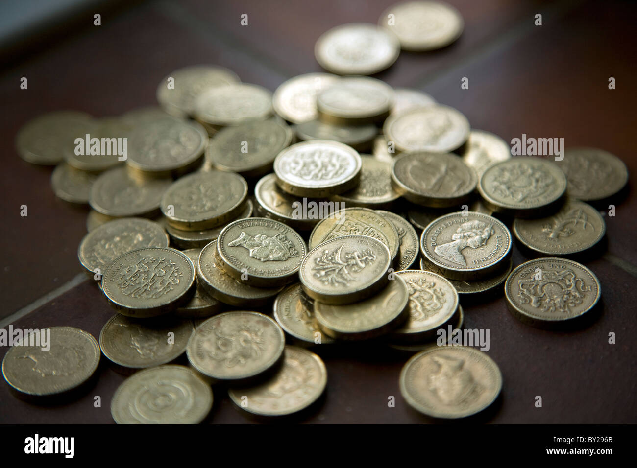 Montón pound monedas Foto de stock