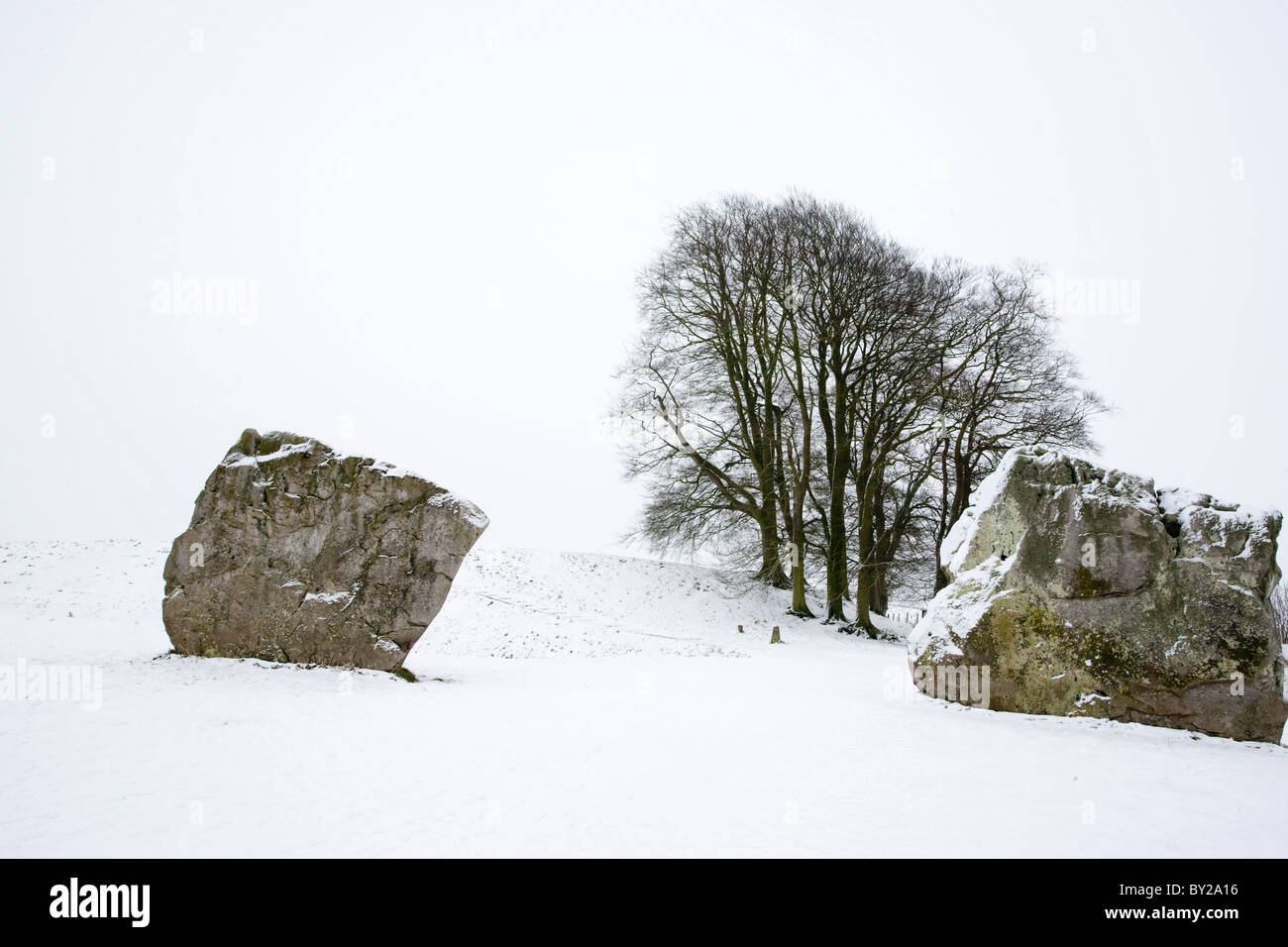 Avebury, Wiltshire en invierno la nieve. Foto de stock
