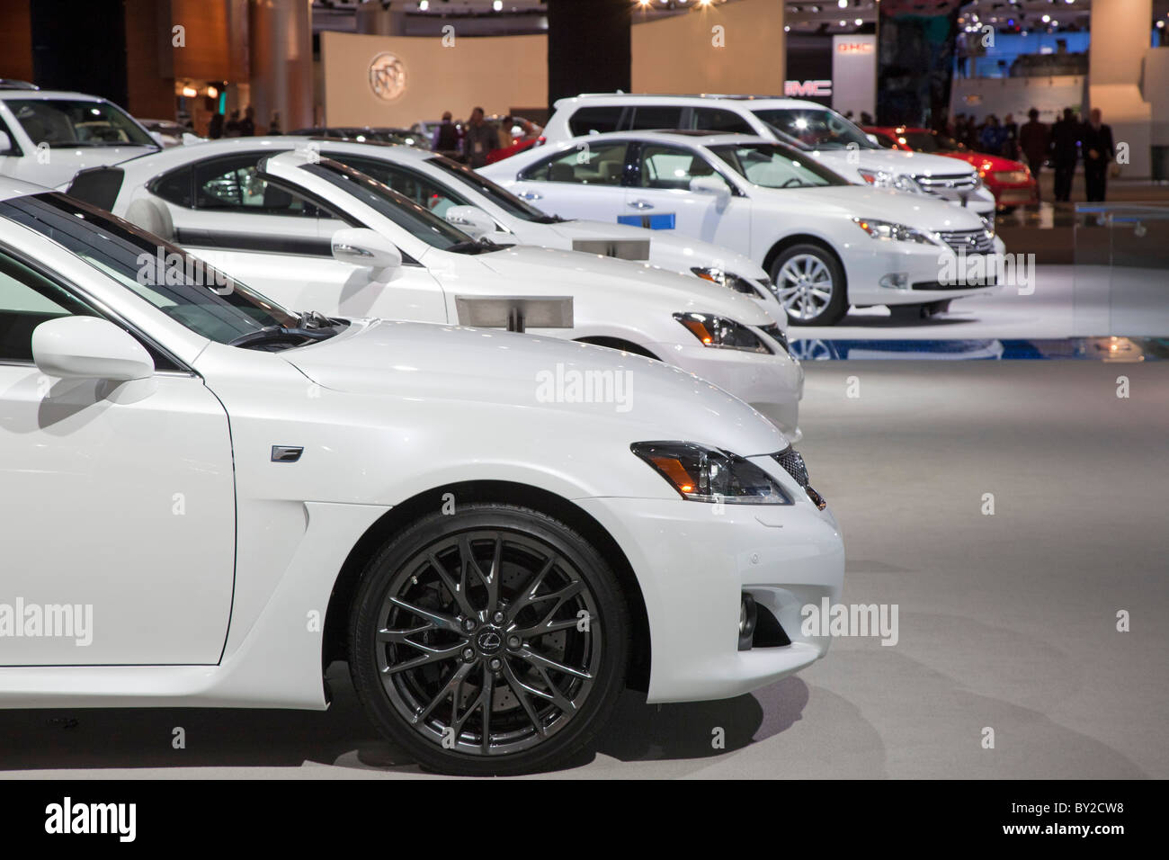 Detroit, Michigan - El Lexus exhiben subrayó blanco autos en el North American International Auto Show. Foto de stock