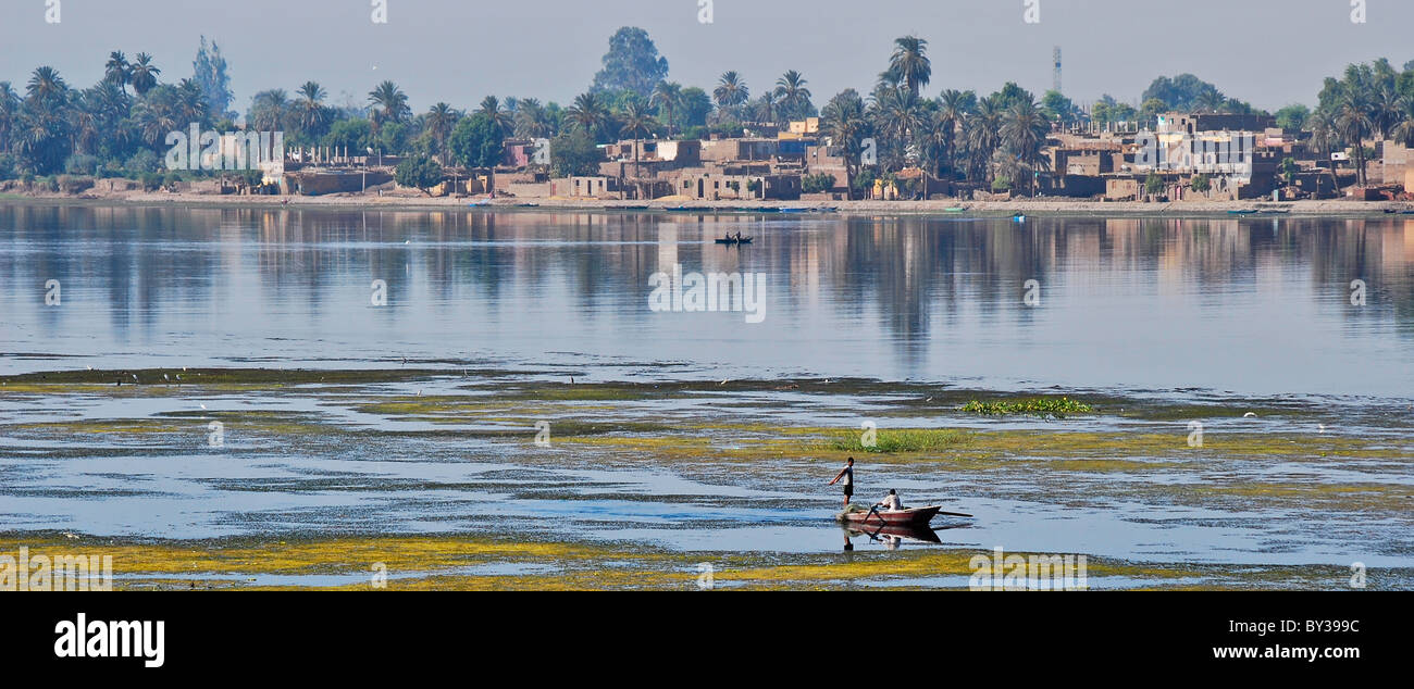Imagen de las riberas del río Nilo en Egipto. Foto de stock