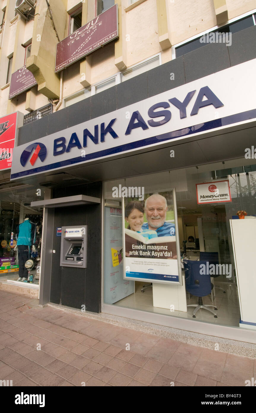 Bank asya Turquía turco bancos banco sucursal bancaria ramas High street Foto de stock