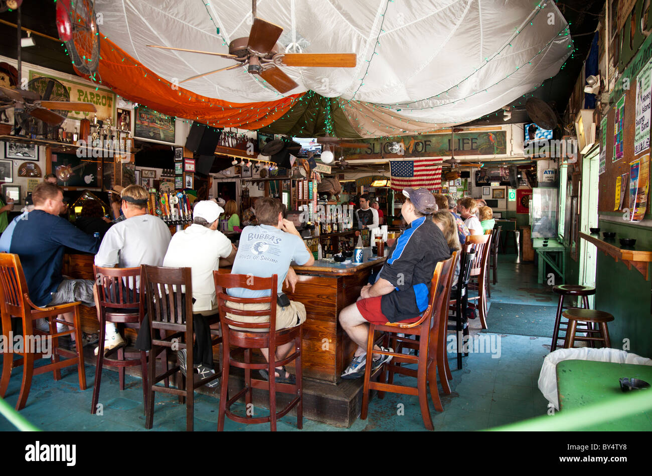 Interior del Green Parrot Bar en Key West, Florida, EE.UU. Foto de stock