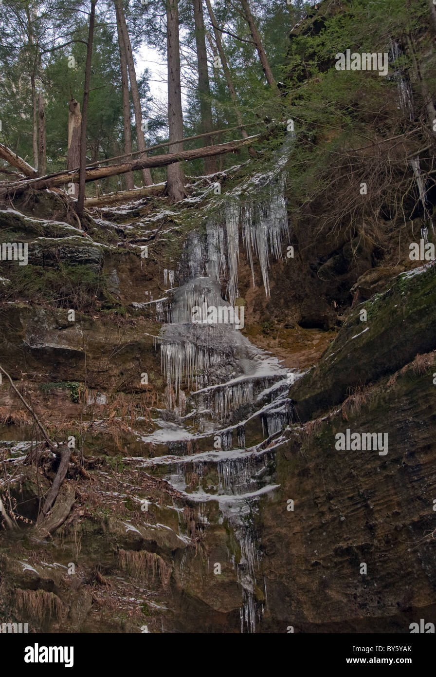 Las cascadas congeladas en Hocking Ohio State Park Foto de stock