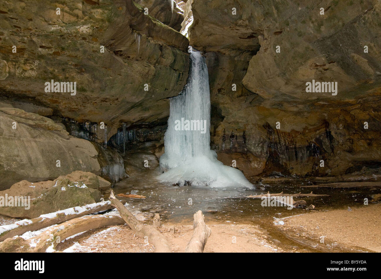 Las cascadas congeladas en Hocking Ohio State Park Foto de stock