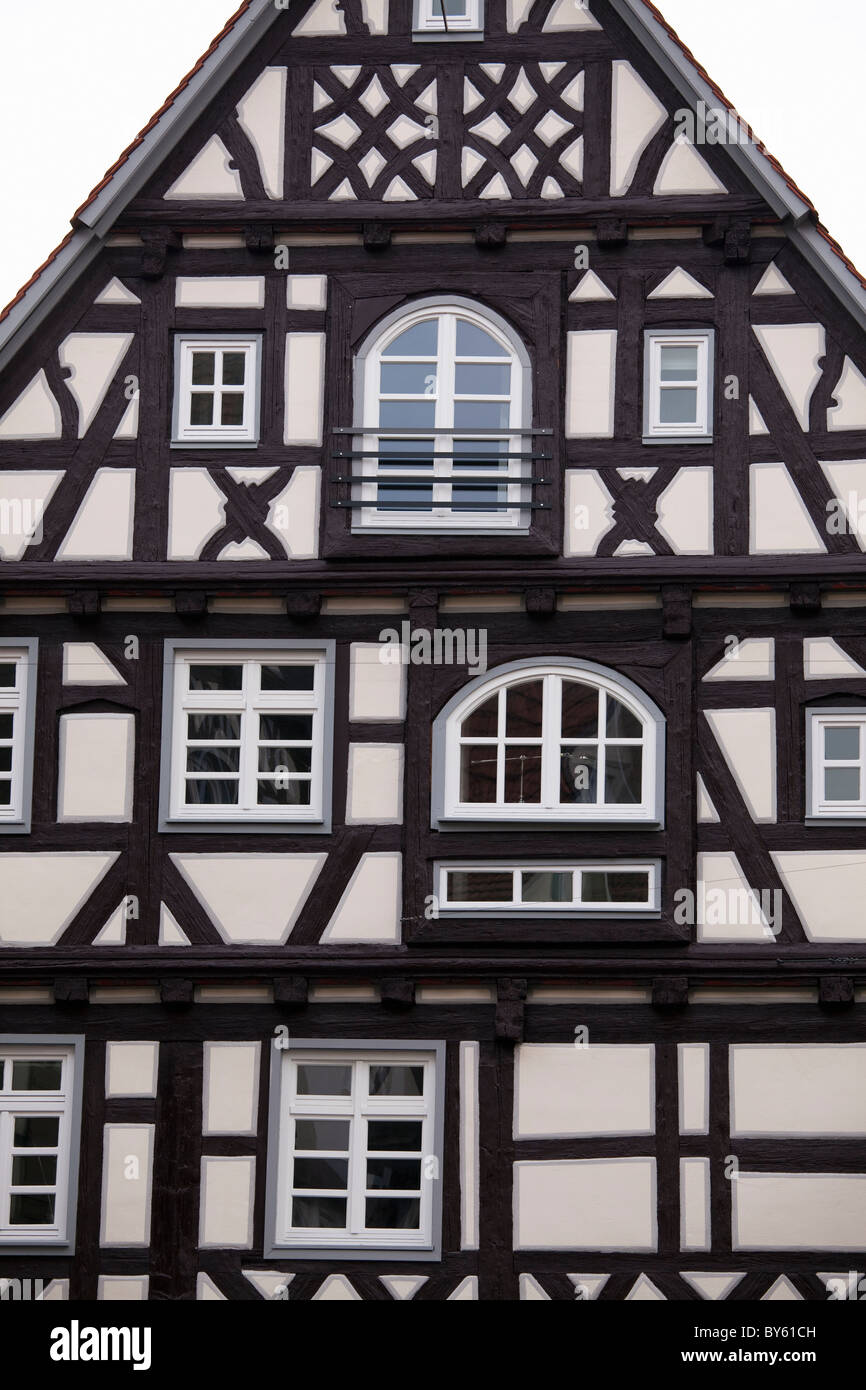 Alemania,Bad Cannstatt,fachada de edificio con estructura de madera Foto de stock