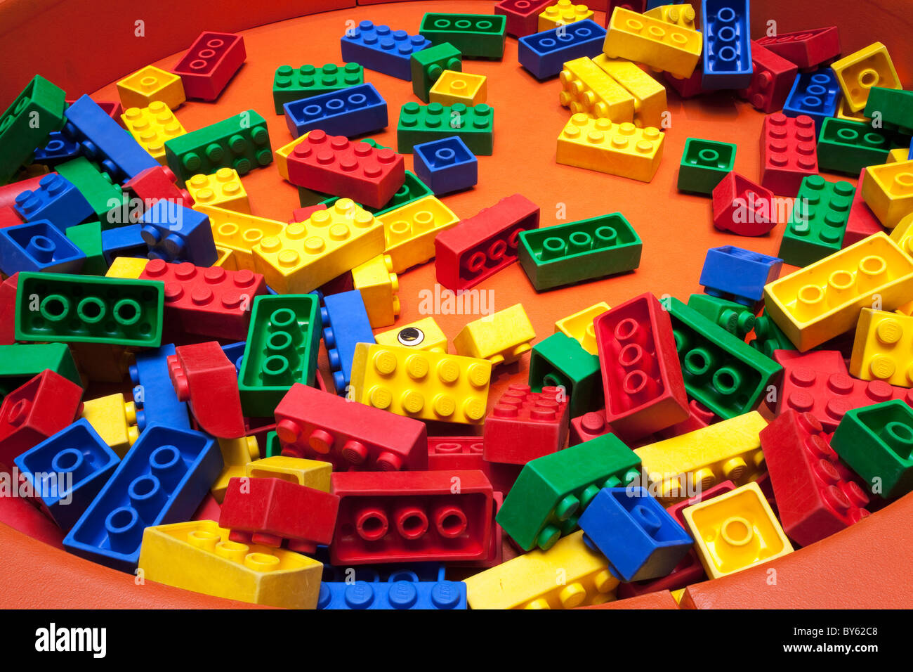 Colorido de tamaño Legos Foto de stock