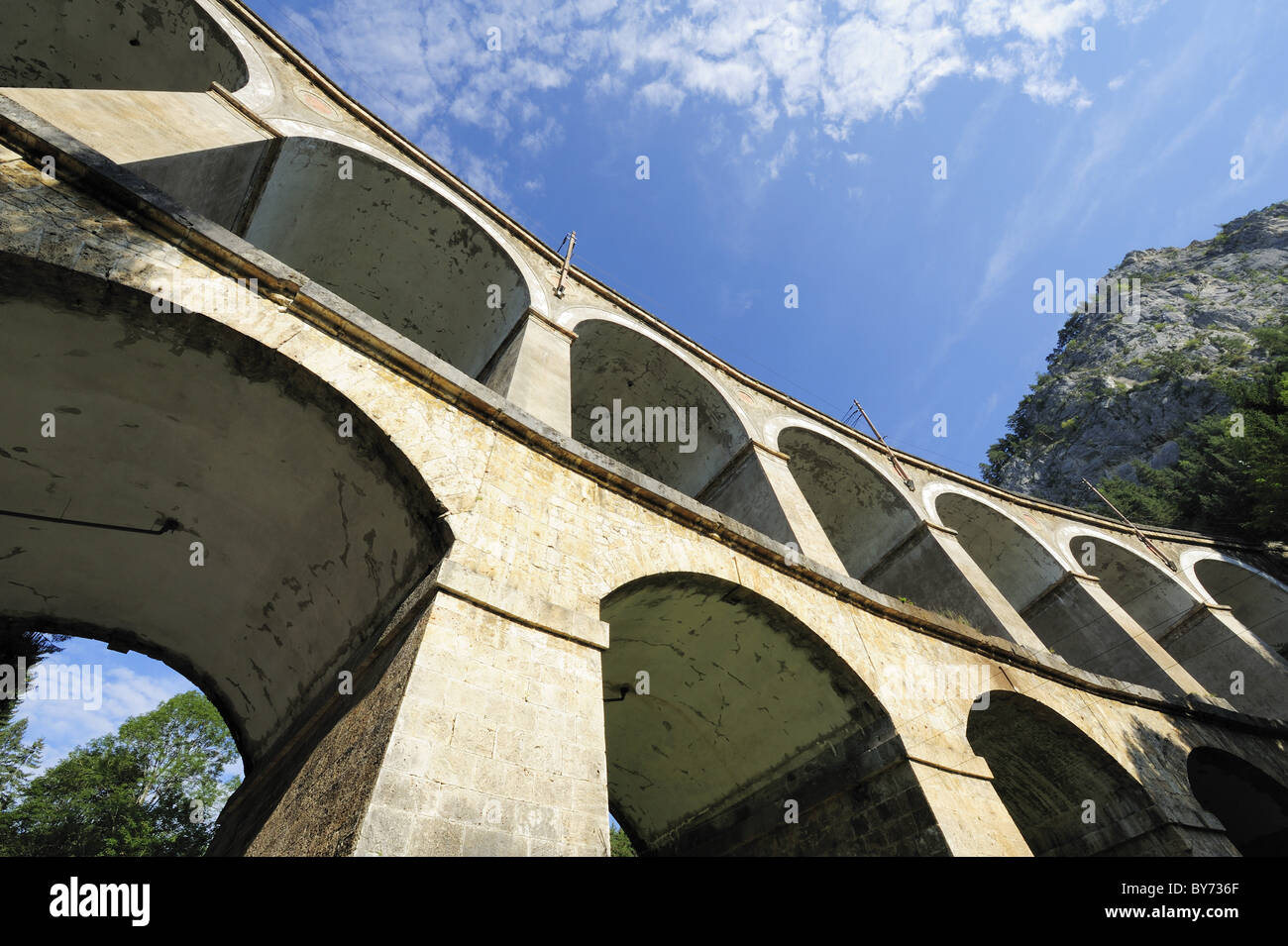 Rinn Kalte viaducto ferroviario Semmering, Sitio del Patrimonio Mundial de la UNESCO de ferrocarril Semmering, Baja Austria, Austria Foto de stock