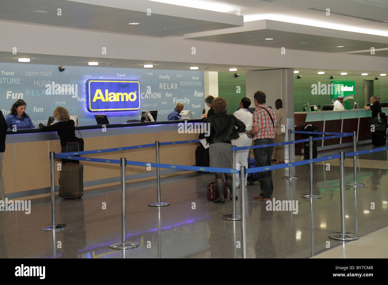 Servicio de alquiler de coches en el aeropuerto fotografías e imágenes