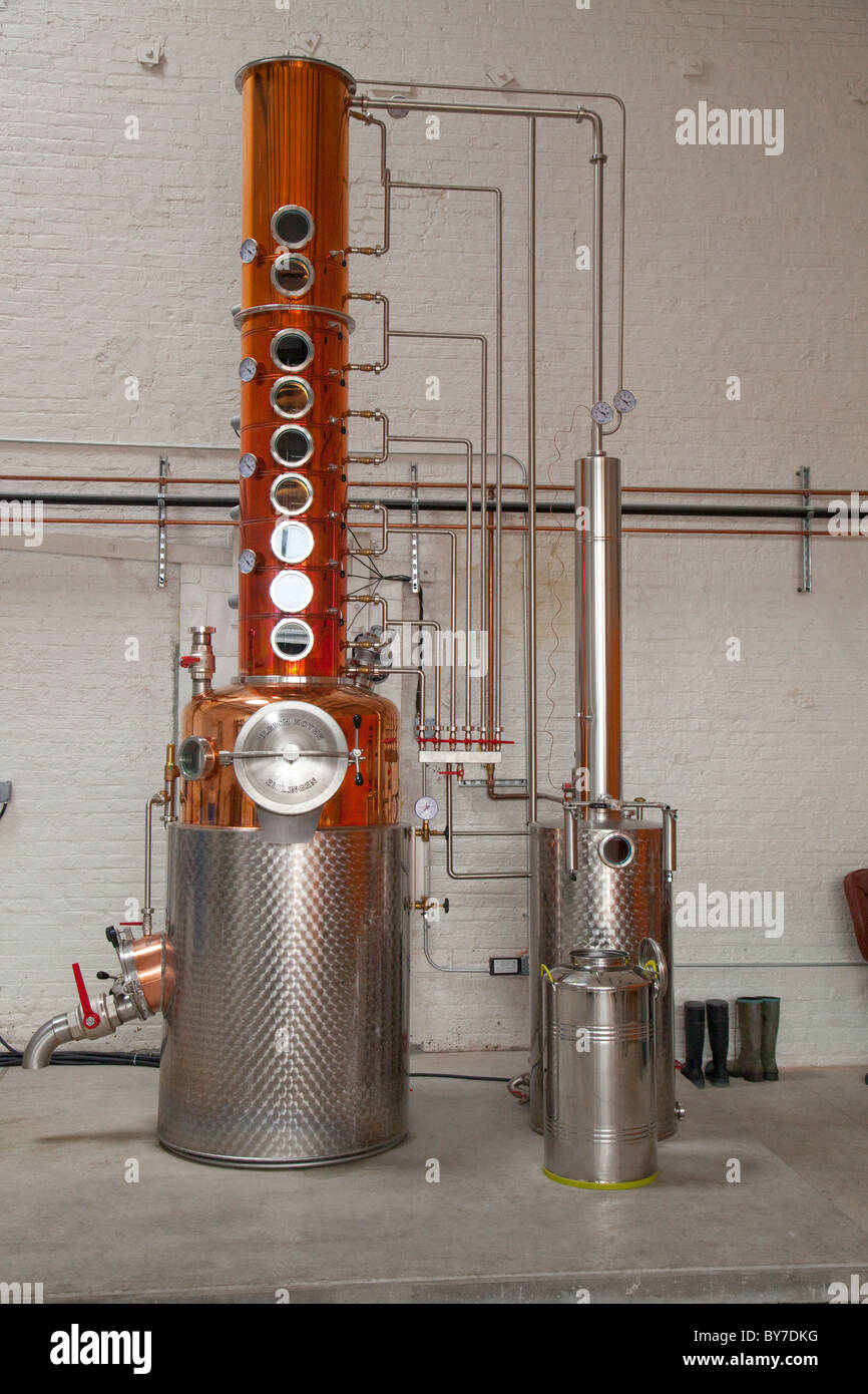 Equipo de destilación de Ginebra Fotografía de stock - Alamy