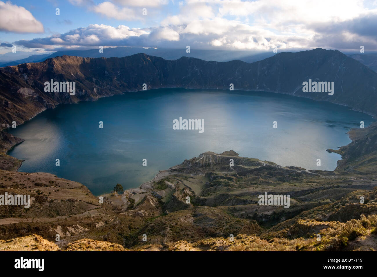 Quilotoa lago volcánico, Quilotoa, Ecuador Foto de stock