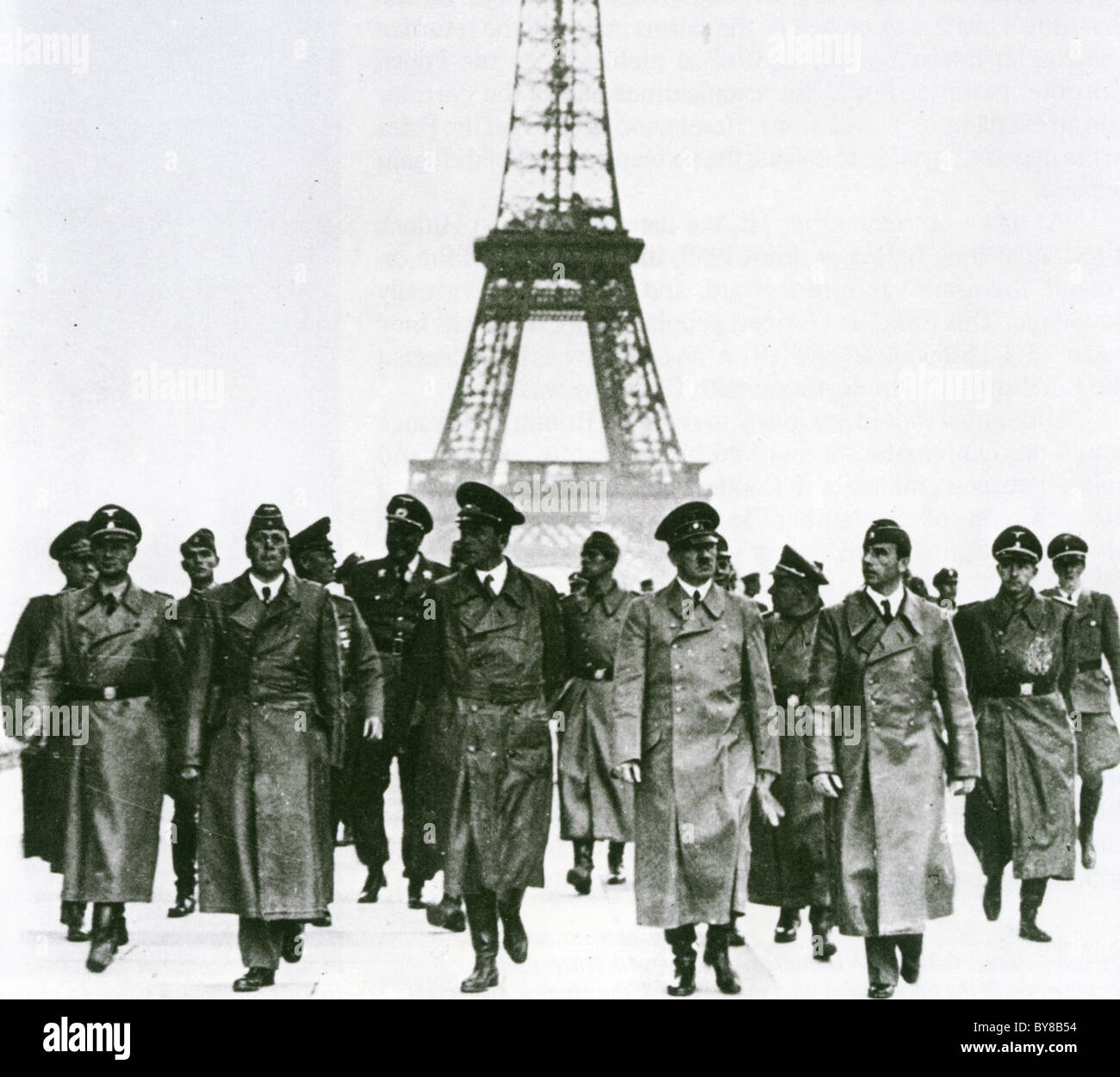 ADOLF Hitler en París, después de la caída de Francia en 1940 con la