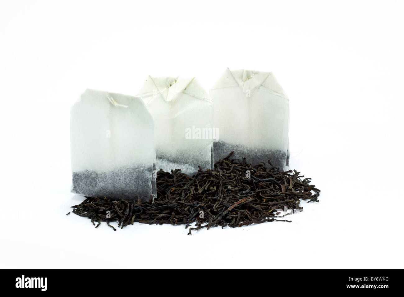Bolsas de té descafeinado descafeinado recorte de la caja de la marca PG  Tips recorte fondo blanco aislado Fotografía de stock - Alamy