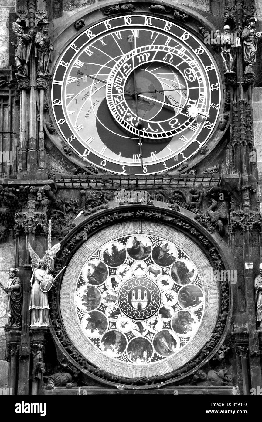 Reloj astronómico praga Imágenes de stock en blanco y negro - Alamy