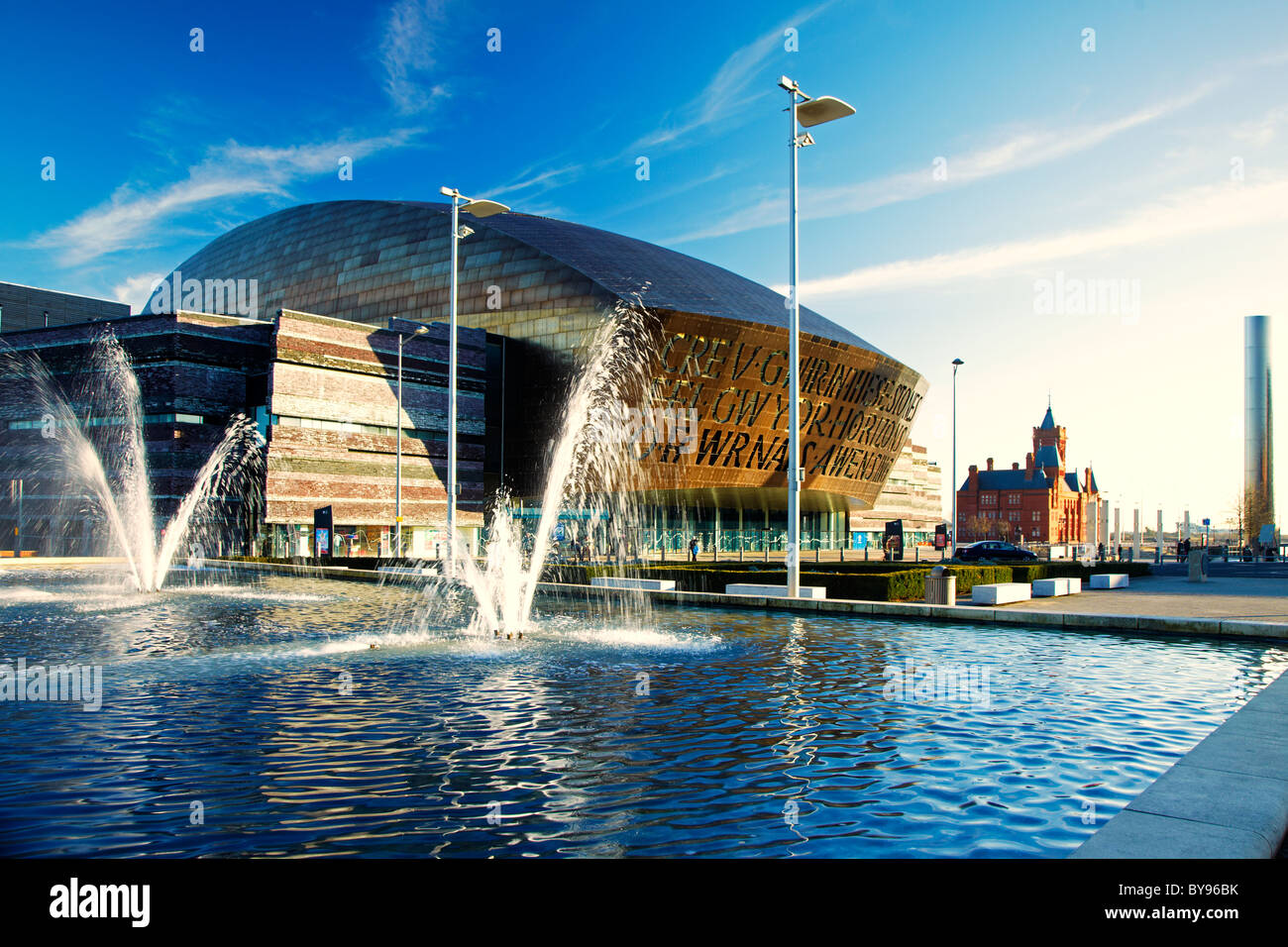 Wales Millennium Centre, la Bahía de Cardiff. País de Gales, Reino Unido Foto de stock