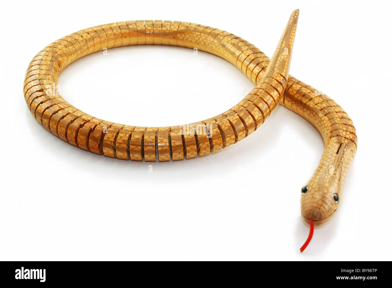 Sigilosa serpiente de madera Fotografía de stock - Alamy