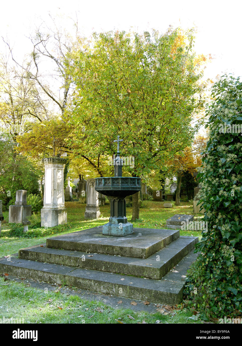 Monumento a las víctimas de la masacre de Sendling el día de Navidad, 1705, Sur de cementerio, Alta Baviera Munich, Baviera Foto de stock