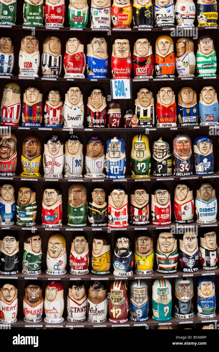 Figuritas de jugadores de fútbol, tienda de souvenirs, Praga, República  Checa, Europa Fotografía de stock - Alamy