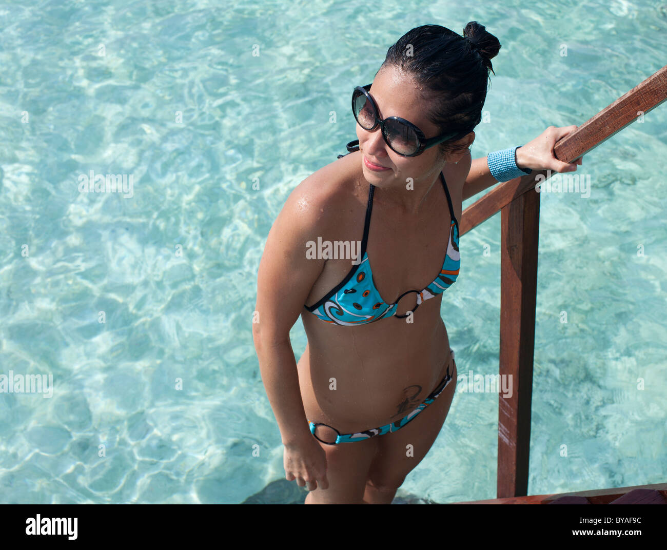 Bikini mujer madura morocha fotografías e imágenes de alta resolución -  Alamy