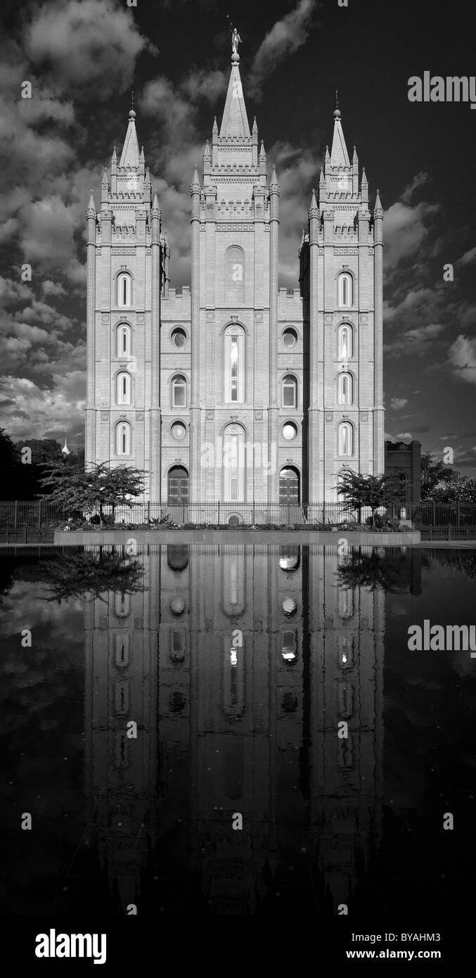 Blanco y negro, frente al templo de la Iglesia de Jesucristo de los Santos de los últimos días, la Iglesia Mormona, Temple Square Foto de stock
