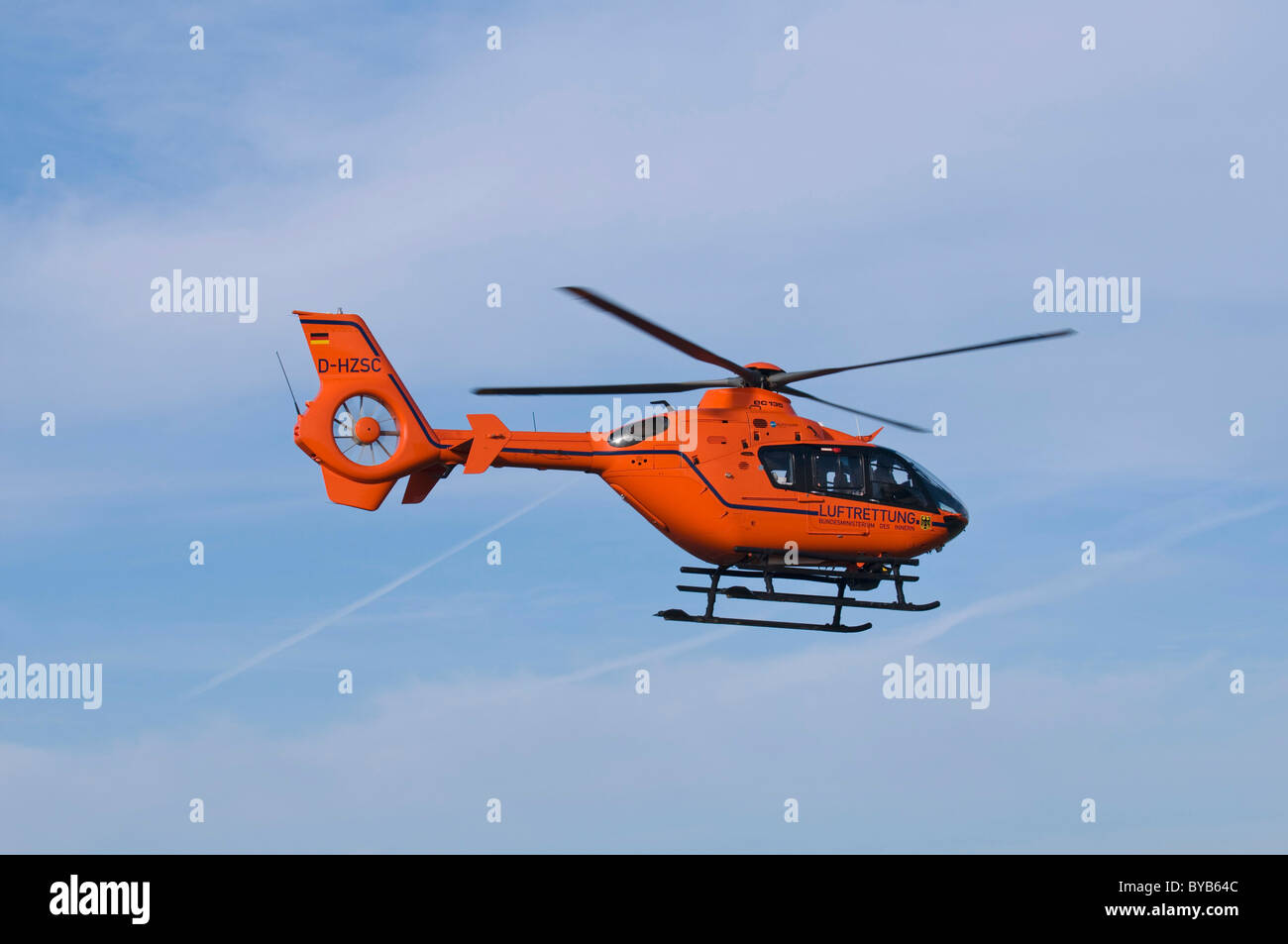 Helicóptero naranja fotografías e imágenes de alta resolución - Alamy